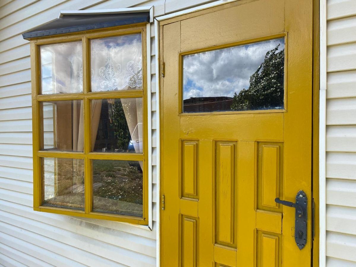 פורטו נטאלס Hostal Los Pioneros מראה חיצוני תמונה