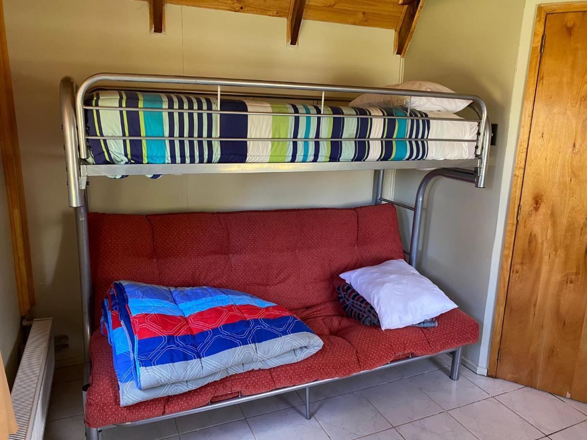 פורטו נטאלס Hostal Los Pioneros מראה חיצוני תמונה