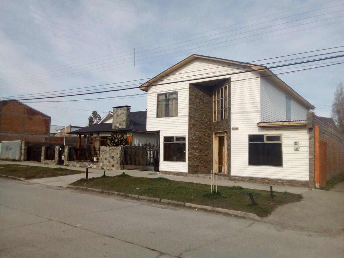 פורטו נטאלס Hostal Los Pioneros מראה חיצוני תמונה
