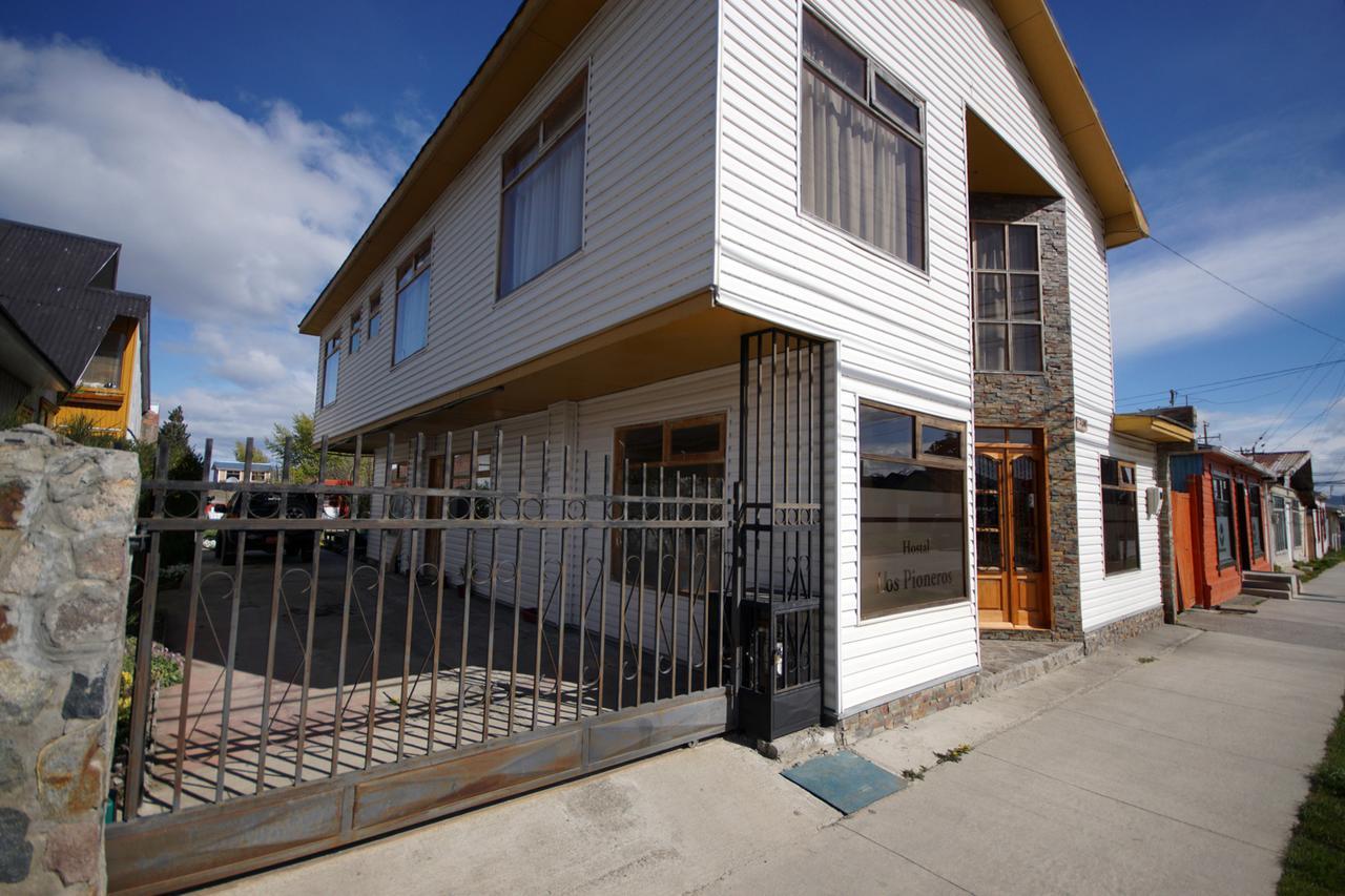 פורטו נטאלס Hostal Los Pioneros מראה חיצוני תמונה