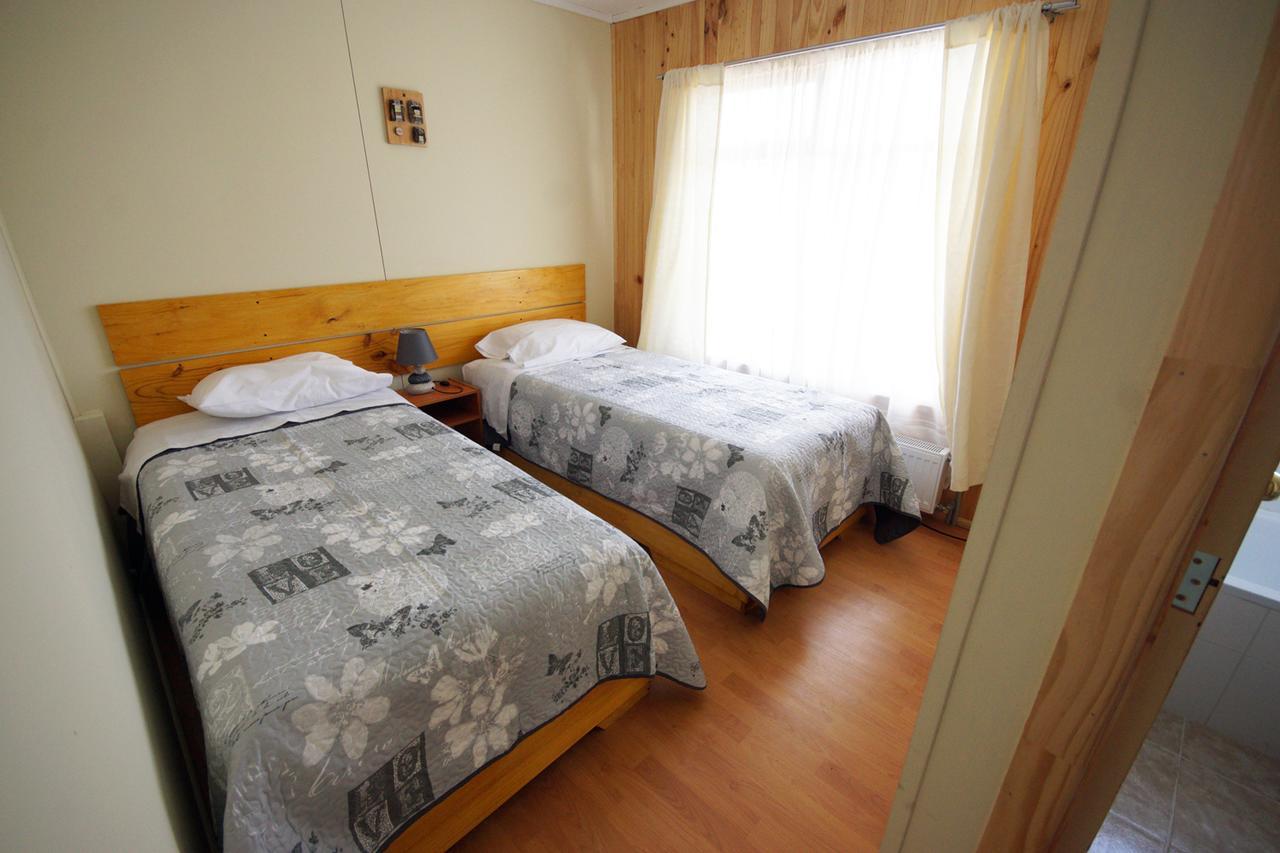 פורטו נטאלס Hostal Los Pioneros מראה חיצוני תמונה
