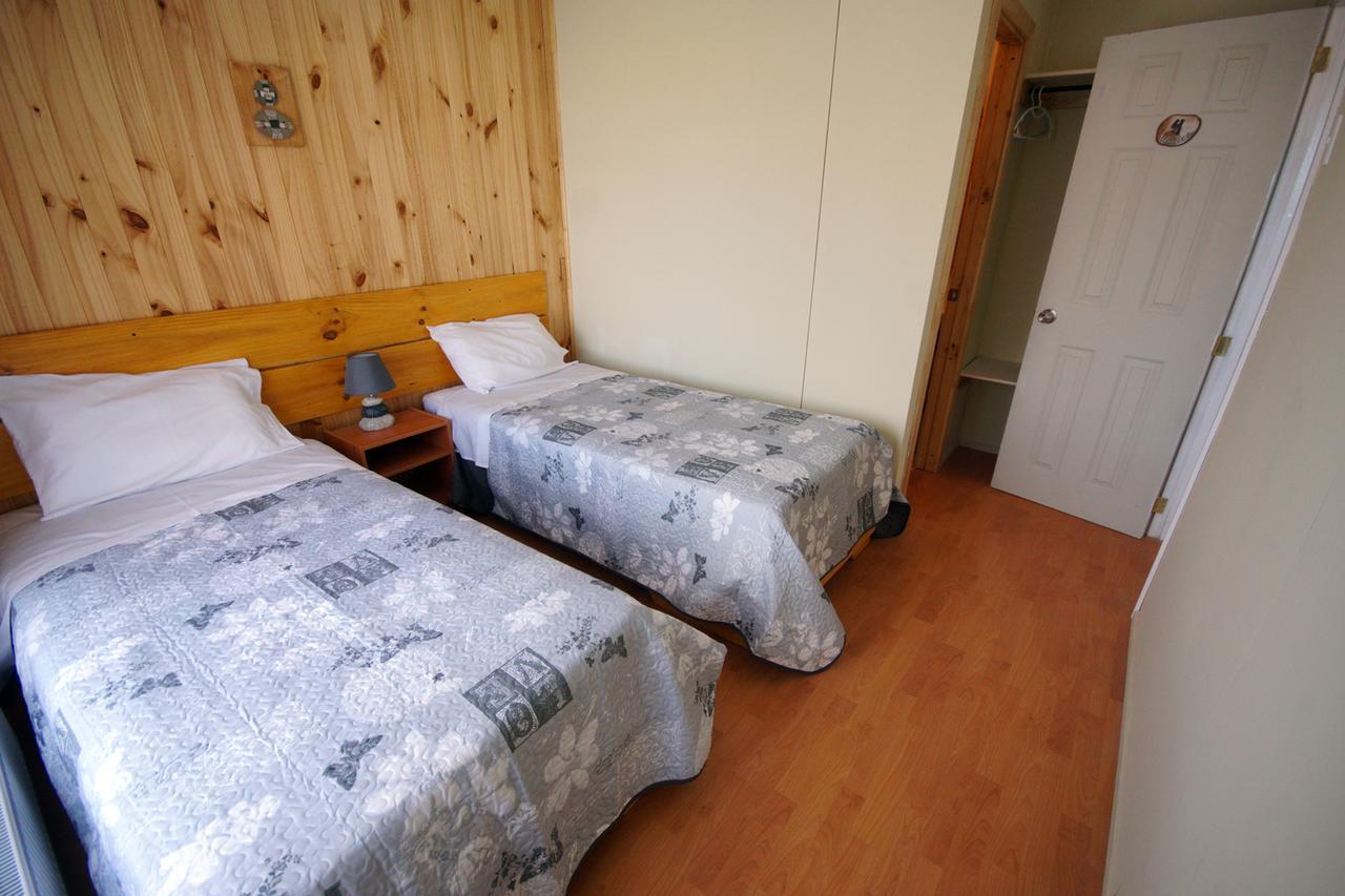 פורטו נטאלס Hostal Los Pioneros מראה חיצוני תמונה