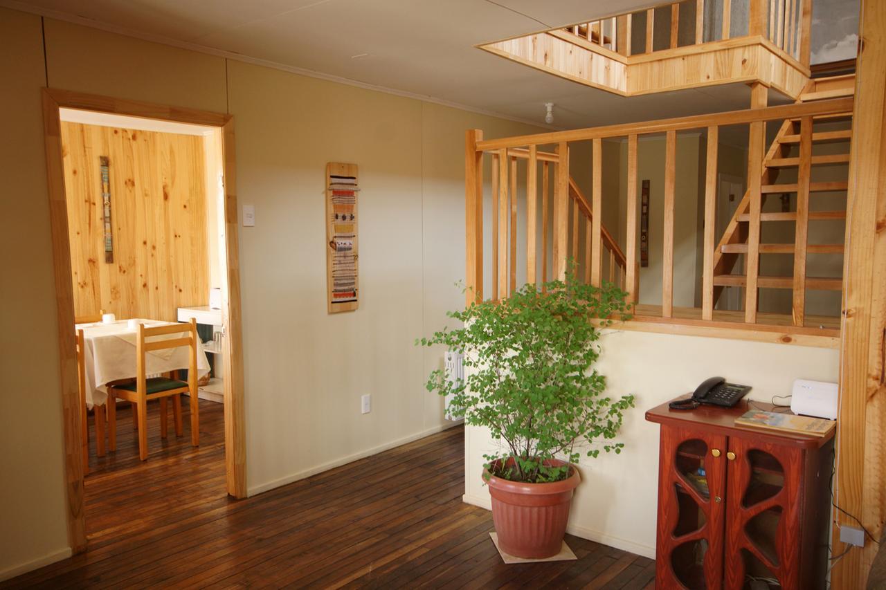 פורטו נטאלס Hostal Los Pioneros מראה חיצוני תמונה