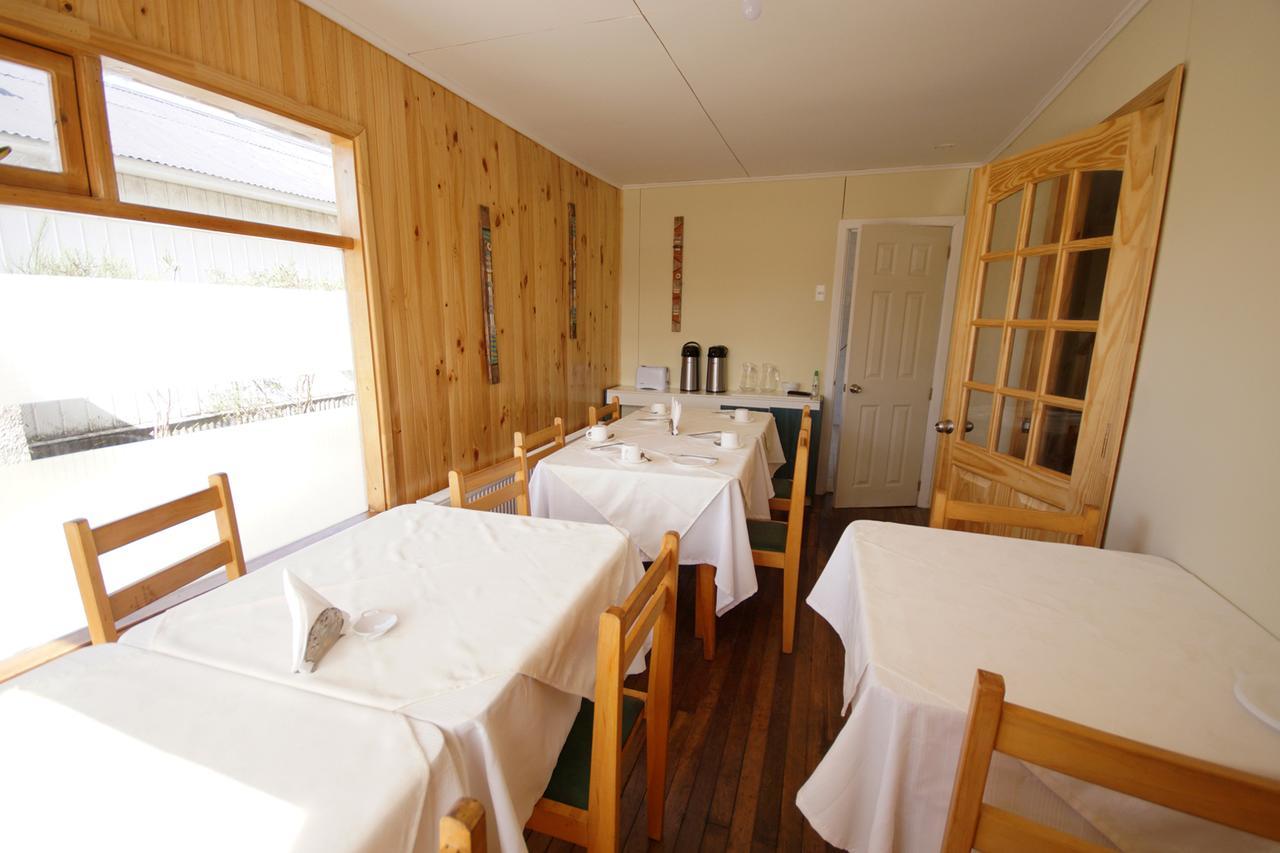 פורטו נטאלס Hostal Los Pioneros מראה חיצוני תמונה