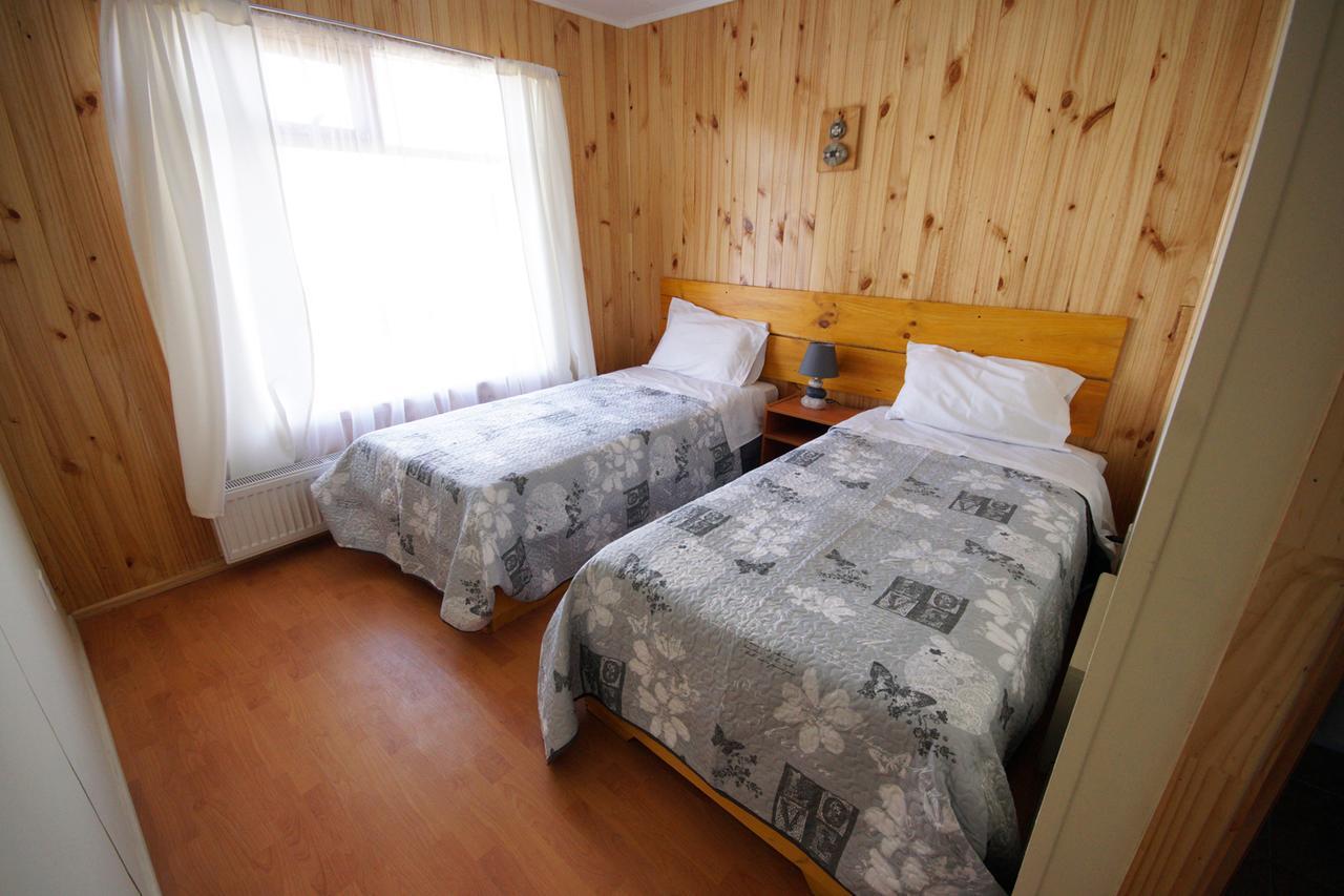 פורטו נטאלס Hostal Los Pioneros מראה חיצוני תמונה