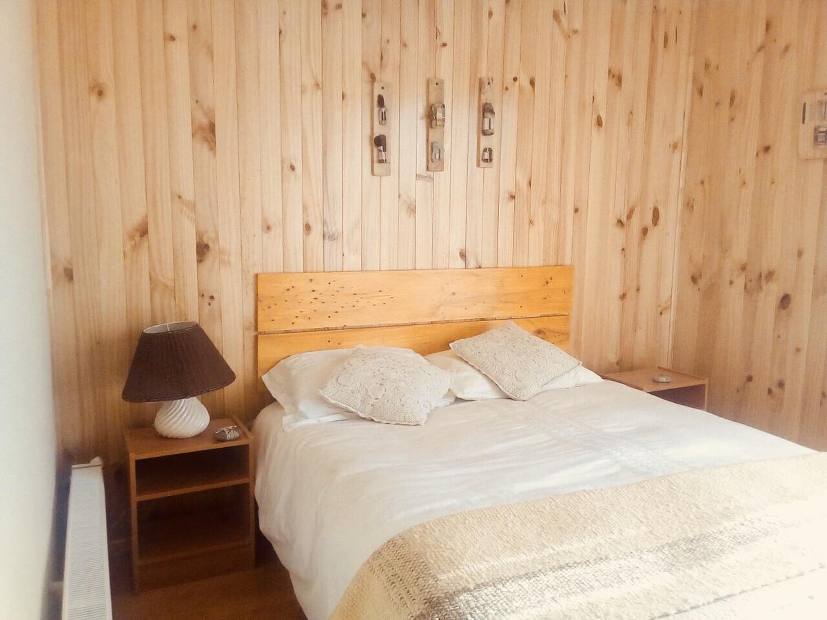 פורטו נטאלס Hostal Los Pioneros מראה חיצוני תמונה
