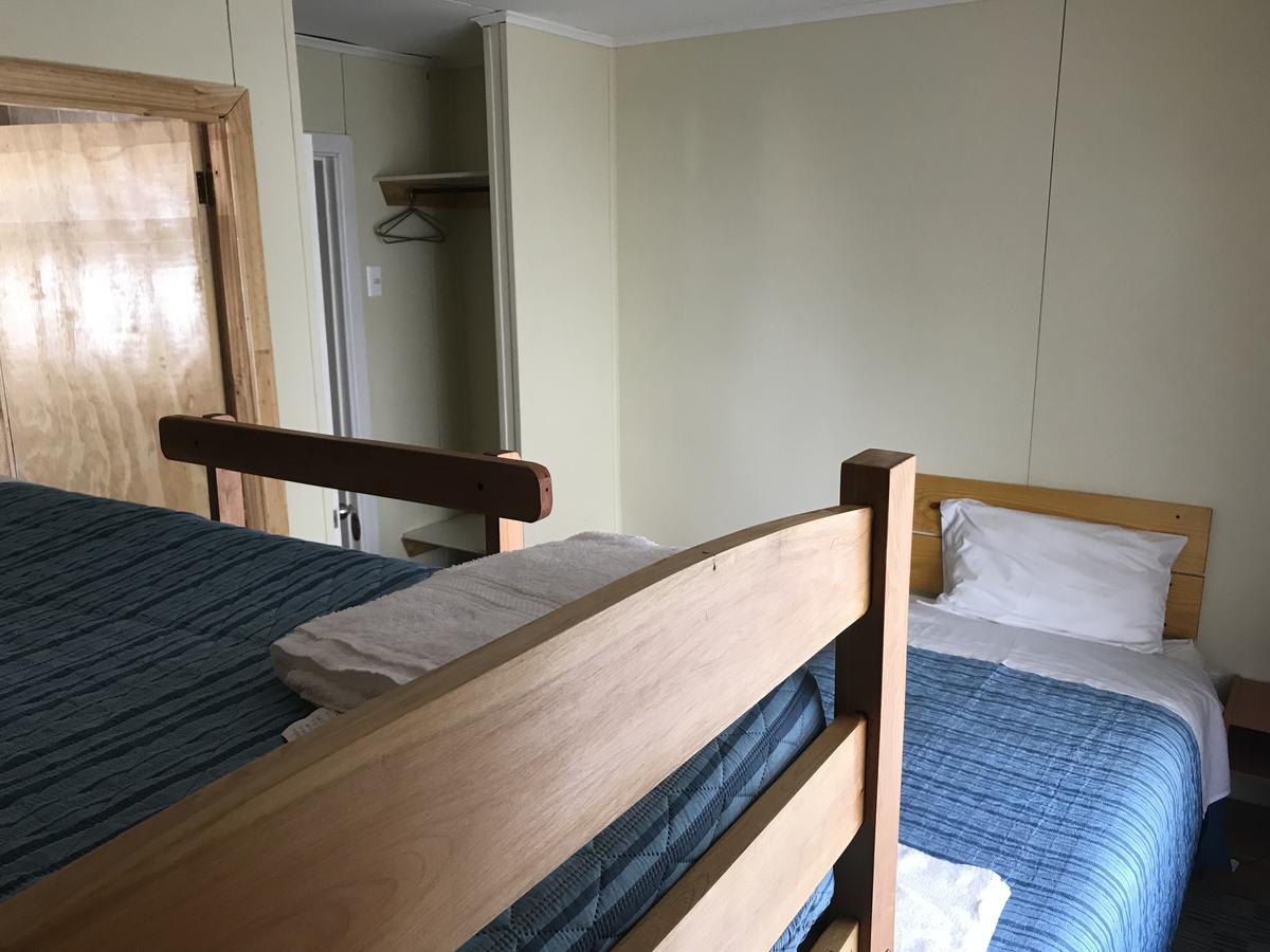 פורטו נטאלס Hostal Los Pioneros מראה חיצוני תמונה