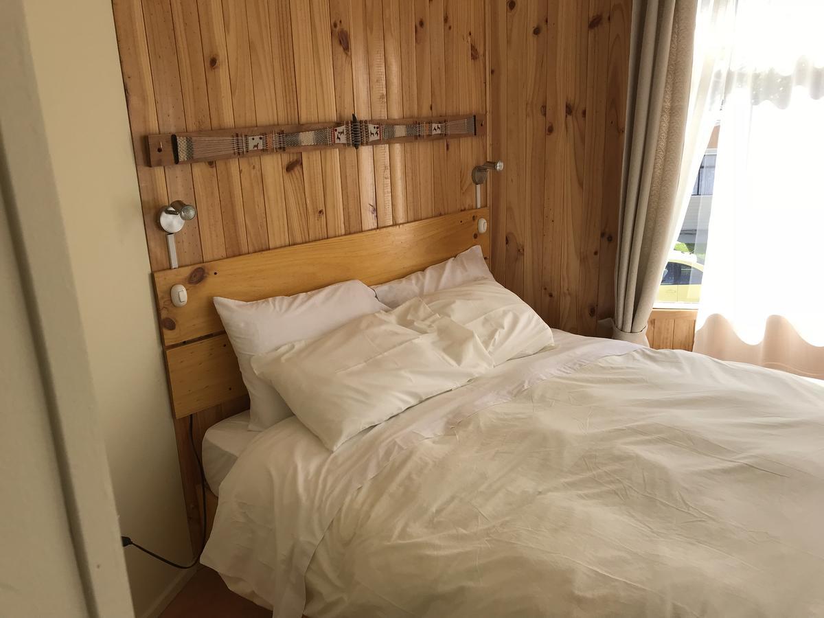 פורטו נטאלס Hostal Los Pioneros מראה חיצוני תמונה