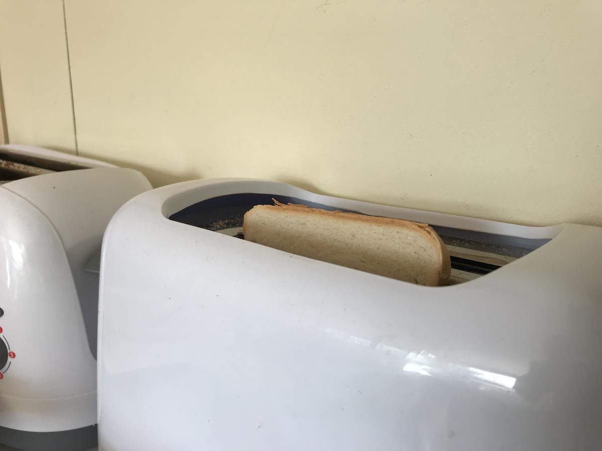 פורטו נטאלס Hostal Los Pioneros מראה חיצוני תמונה