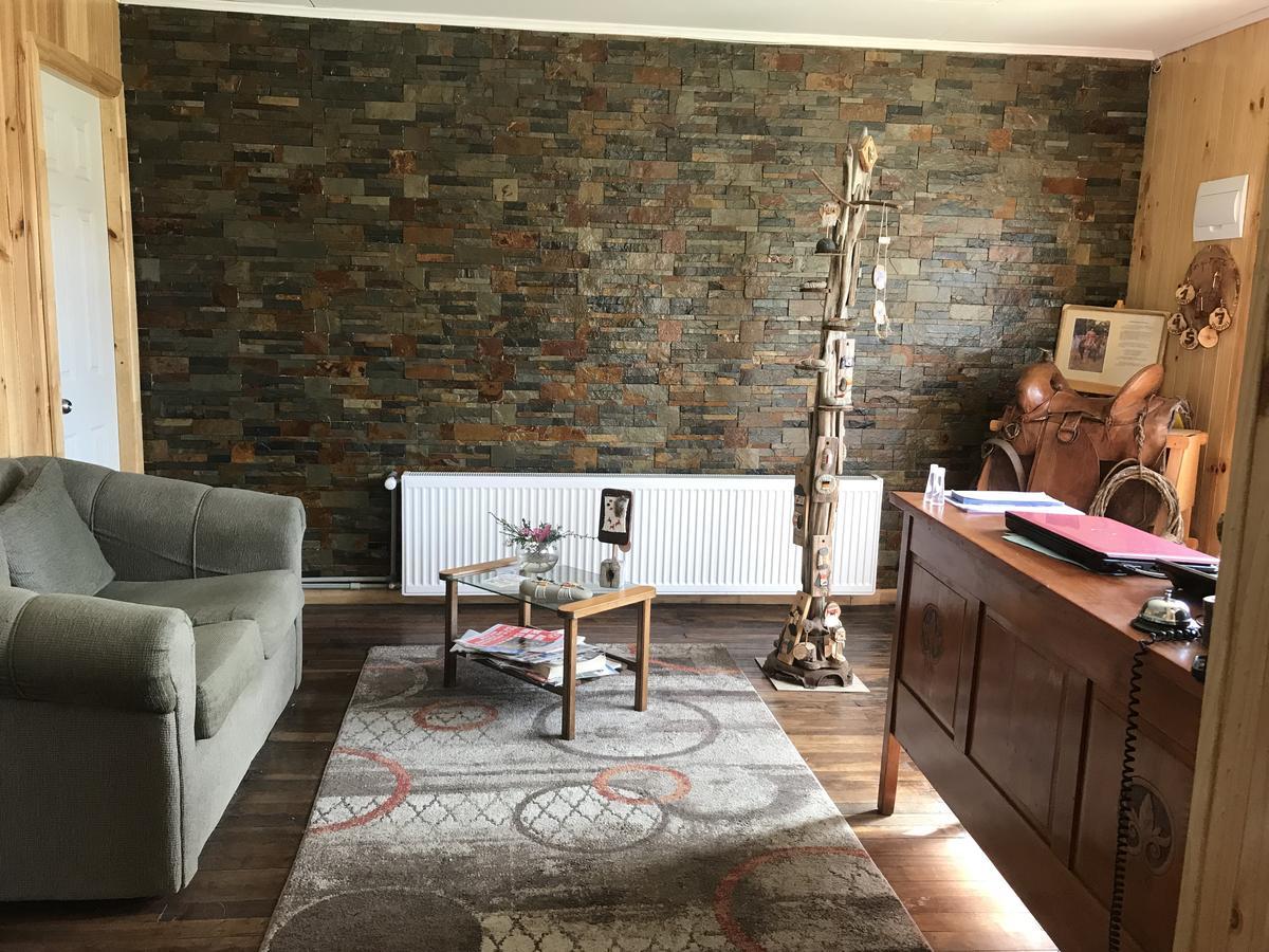 פורטו נטאלס Hostal Los Pioneros מראה חיצוני תמונה