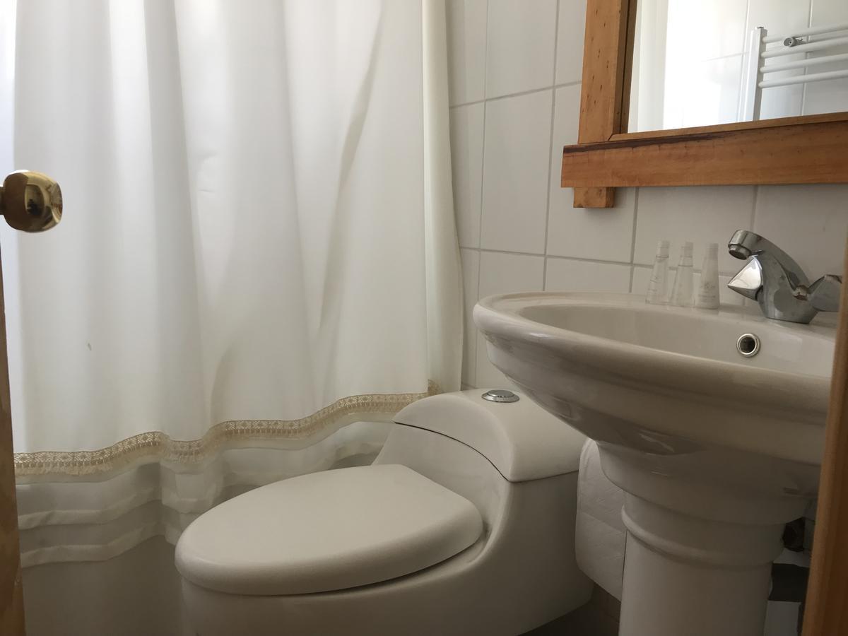 פורטו נטאלס Hostal Los Pioneros מראה חיצוני תמונה