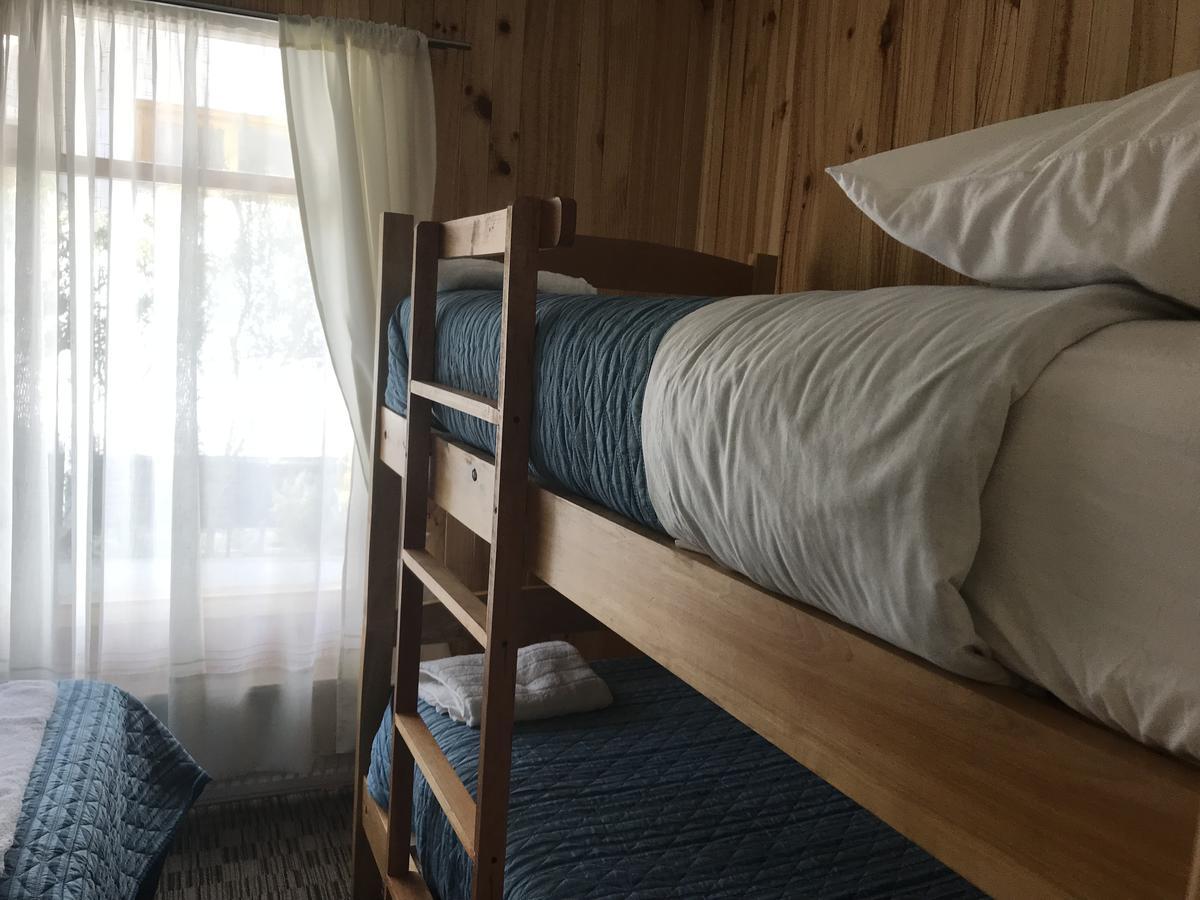 פורטו נטאלס Hostal Los Pioneros מראה חיצוני תמונה
