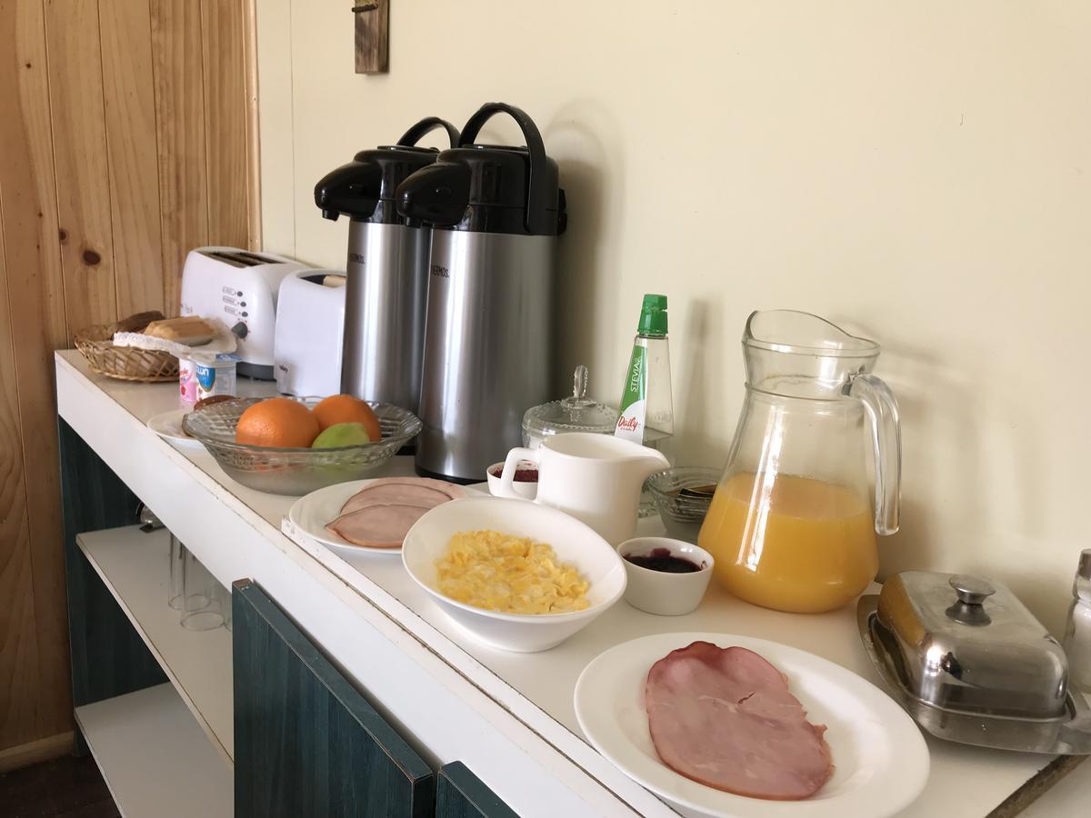 פורטו נטאלס Hostal Los Pioneros מראה חיצוני תמונה
