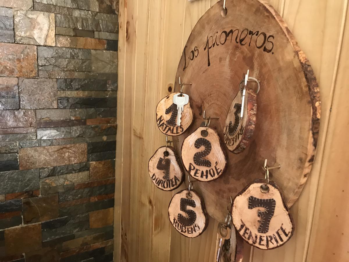 פורטו נטאלס Hostal Los Pioneros מראה חיצוני תמונה