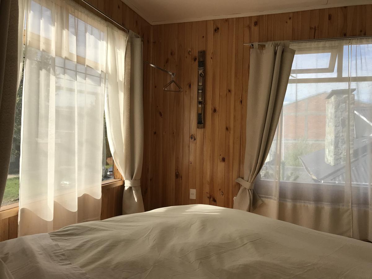 פורטו נטאלס Hostal Los Pioneros מראה חיצוני תמונה